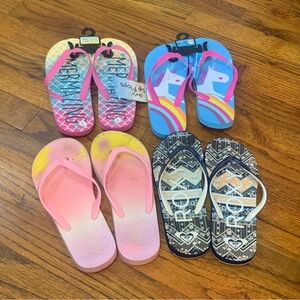 4 Pairs Girls Flip Flop Beach Sandal Shoes
2 / 3
NWT Mermaid & Rainbow
GUC Roxy